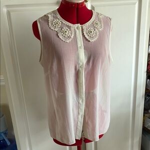 Sleeveless Blouse with Lace Collar